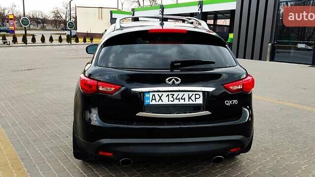 Черный Инфинити QX70, объемом двигателя 3.7 л и пробегом 192 тыс. км за 15500 $, фото 5 на Automoto.ua