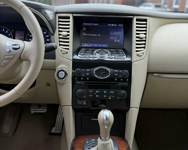 Черный Инфинити QX70, объемом двигателя 3.7 л и пробегом 131 тыс. км за 14299 $, фото 12 на Automoto.ua