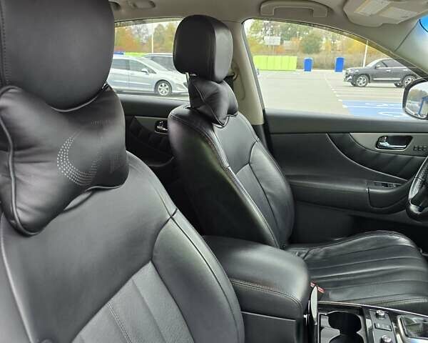 Чорний Інфініті QX70, об'ємом двигуна 3.7 л та пробігом 186 тис. км за 17800 $, фото 46 на Automoto.ua