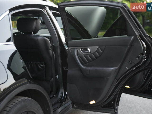 Черный Инфинити QX70, объемом двигателя 3.7 л и пробегом 124 тыс. км за 23000 $, фото 52 на Automoto.ua