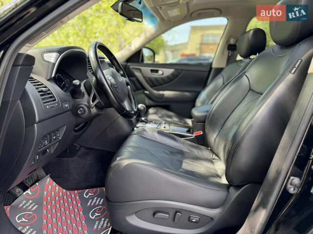 Черный Инфинити QX70, объемом двигателя 3 л и пробегом 215 тыс. км за 17500 $, фото 25 на Automoto.ua