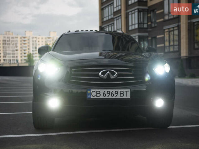 Черный Инфинити QX70, объемом двигателя 3.7 л и пробегом 124 тыс. км за 23000 $, фото 12 на Automoto.ua