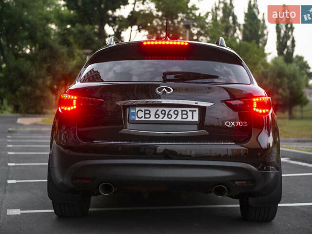 Черный Инфинити QX70, объемом двигателя 3.7 л и пробегом 124 тыс. км за 23000 $, фото 21 на Automoto.ua