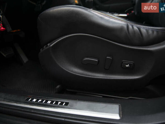 Черный Инфинити QX70, объемом двигателя 3.7 л и пробегом 124 тыс. км за 23000 $, фото 43 на Automoto.ua