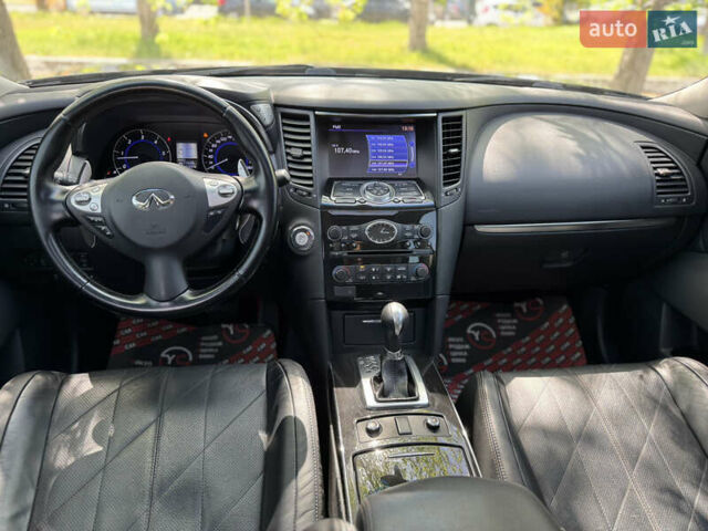 Черный Инфинити QX70, объемом двигателя 3 л и пробегом 215 тыс. км за 17500 $, фото 31 на Automoto.ua