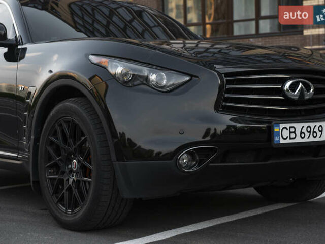 Черный Инфинити QX70, объемом двигателя 3.7 л и пробегом 124 тыс. км за 23000 $, фото 10 на Automoto.ua