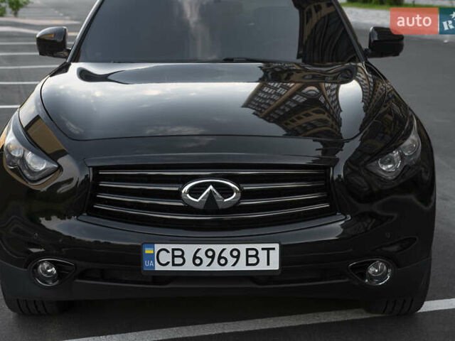Черный Инфинити QX70, объемом двигателя 3.7 л и пробегом 124 тыс. км за 23000 $, фото 6 на Automoto.ua