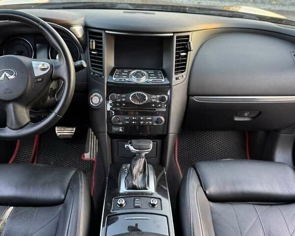 Черный Инфинити QX70, объемом двигателя 3.7 л и пробегом 210 тыс. км за 23500 $, фото 6 на Automoto.ua
