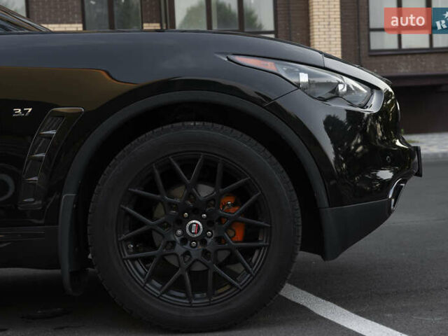 Черный Инфинити QX70, объемом двигателя 3.7 л и пробегом 124 тыс. км за 23000 $, фото 11 на Automoto.ua