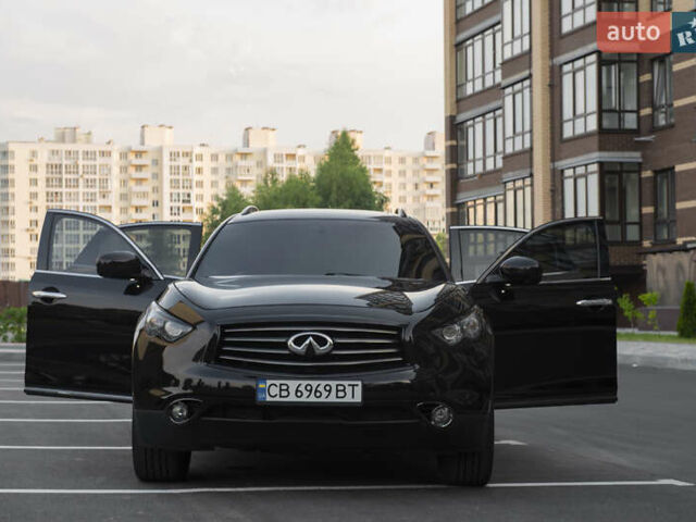 Черный Инфинити QX70, объемом двигателя 3.7 л и пробегом 114 тыс. км за 24999 $, фото 7 на Automoto.ua