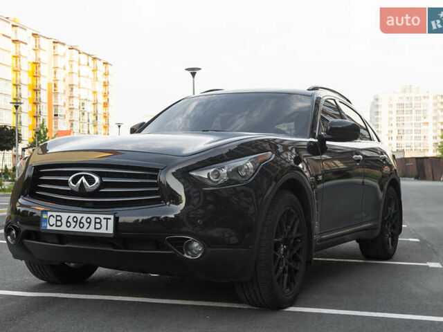 Черный Инфинити QX70, объемом двигателя 3.7 л и пробегом 124 тыс. км за 23000 $, фото 4 на Automoto.ua