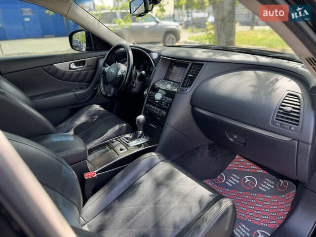 Черный Инфинити QX70, объемом двигателя 3 л и пробегом 215 тыс. км за 17500 $, фото 32 на Automoto.ua