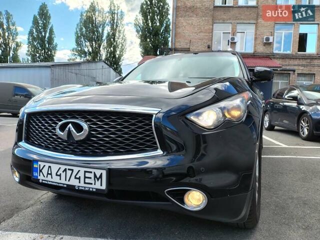 Черный Инфинити QX70, объемом двигателя 3.7 л и пробегом 234 тыс. км за 20500 $, фото 2 на Automoto.ua