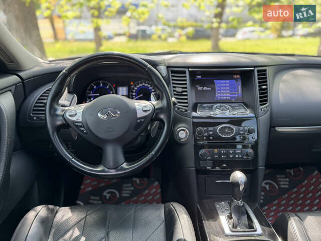 Черный Инфинити QX70, объемом двигателя 3 л и пробегом 215 тыс. км за 17500 $, фото 30 на Automoto.ua