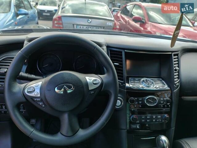 Черный Инфинити QX70, объемом двигателя 3.7 л и пробегом 234 тыс. км за 20500 $, фото 3 на Automoto.ua