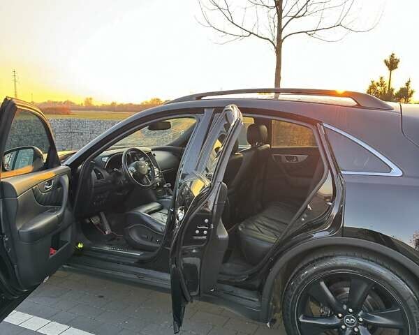 Черный Инфинити QX70, объемом двигателя 3.7 л и пробегом 210 тыс. км за 23500 $, фото 7 на Automoto.ua