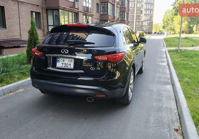 Черный Инфинити QX70, объемом двигателя 3.7 л и пробегом 98 тыс. км за 16800 $, фото 6 на Automoto.ua
