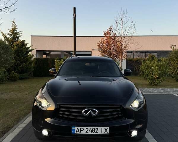 Черный Инфинити QX70, объемом двигателя 3.7 л и пробегом 210 тыс. км за 23500 $, фото 4 на Automoto.ua