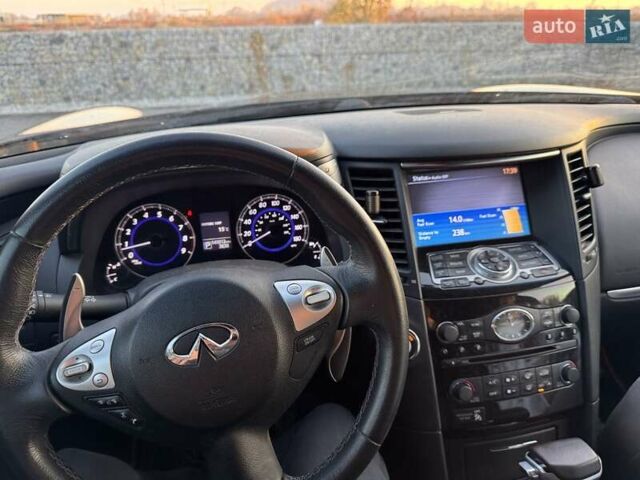 Черный Инфинити QX70, объемом двигателя 3.7 л и пробегом 210 тыс. км за 23500 $, фото 8 на Automoto.ua