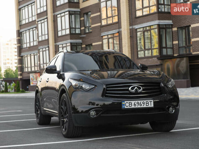 Черный Инфинити QX70, объемом двигателя 3.7 л и пробегом 124 тыс. км за 23000 $, фото 5 на Automoto.ua