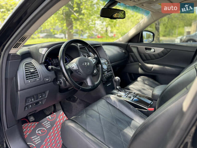 Черный Инфинити QX70, объемом двигателя 3 л и пробегом 215 тыс. км за 17500 $, фото 26 на Automoto.ua