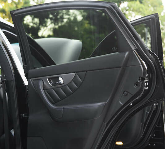 Черный Инфинити QX70, объемом двигателя 3.7 л и пробегом 124 тыс. км за 23000 $, фото 51 на Automoto.ua