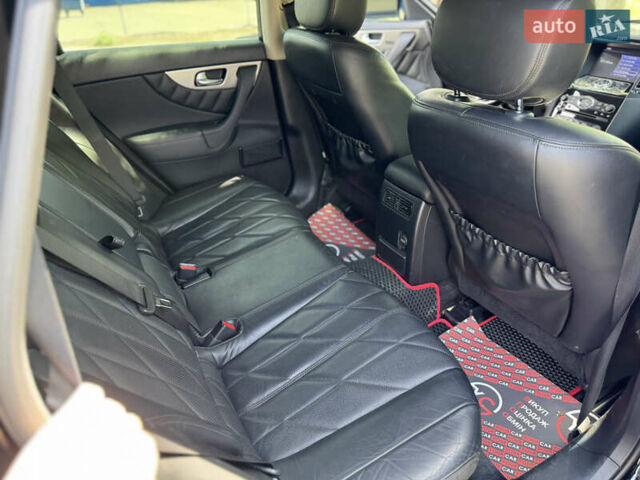 Черный Инфинити QX70, объемом двигателя 3 л и пробегом 215 тыс. км за 17500 $, фото 42 на Automoto.ua