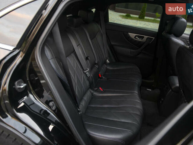 Черный Инфинити QX70, объемом двигателя 3.7 л и пробегом 124 тыс. км за 23000 $, фото 44 на Automoto.ua