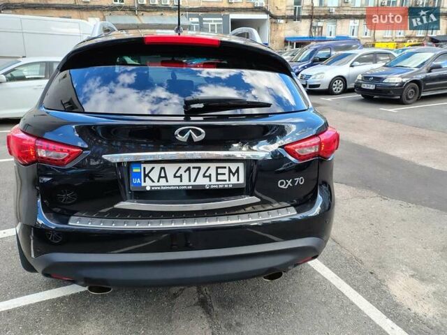 Черный Инфинити QX70, объемом двигателя 3.7 л и пробегом 234 тыс. км за 20500 $, фото 12 на Automoto.ua