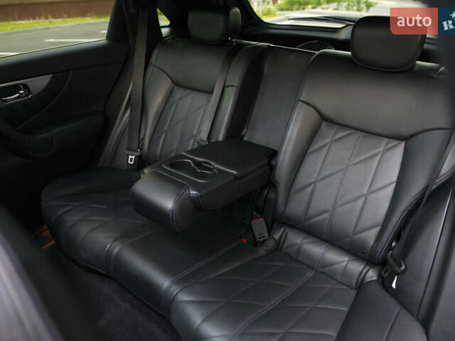 Черный Инфинити QX70, объемом двигателя 3.7 л и пробегом 124 тыс. км за 23000 $, фото 50 на Automoto.ua