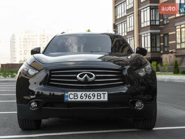 Черный Инфинити QX70, объемом двигателя 3.7 л и пробегом 124 тыс. км за 23000 $, фото 1 на Automoto.ua