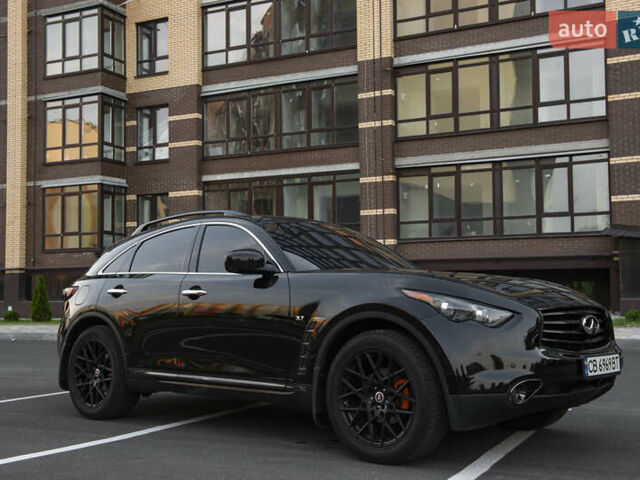 Черный Инфинити QX70, объемом двигателя 3.7 л и пробегом 124 тыс. км за 23000 $, фото 20 на Automoto.ua