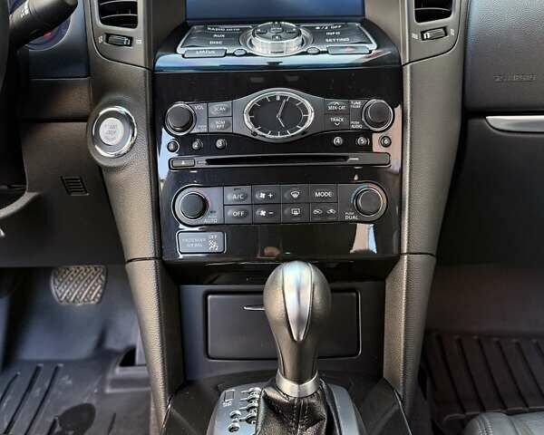 Чорний Інфініті QX70, об'ємом двигуна 3.7 л та пробігом 81 тис. км за 28500 $, фото 34 на Automoto.ua