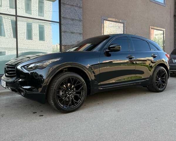 Чорний Інфініті QX70, об'ємом двигуна 3.7 л та пробігом 81 тис. км за 28500 $, фото 2 на Automoto.ua