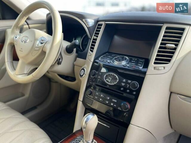 Черный Инфинити QX70, объемом двигателя 2.99 л и пробегом 118 тыс. км за 19853 $, фото 11 на Automoto.ua