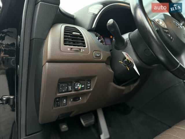 Черный Инфинити QX70, объемом двигателя 3.7 л и пробегом 141 тыс. км за 21500 $, фото 23 на Automoto.ua