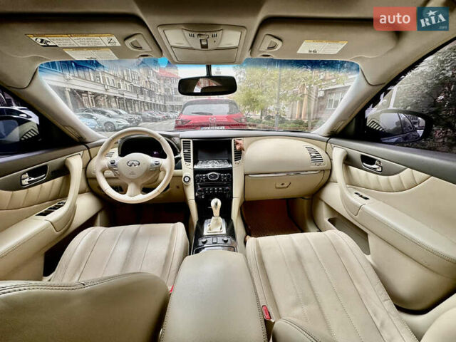 Черный Инфинити QX70, объемом двигателя 3.7 л и пробегом 194 тыс. км за 15900 $, фото 6 на Automoto.ua