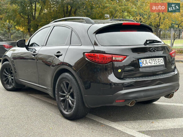 Черный Инфинити QX70, объемом двигателя 3.7 л и пробегом 194 тыс. км за 15900 $, фото 3 на Automoto.ua