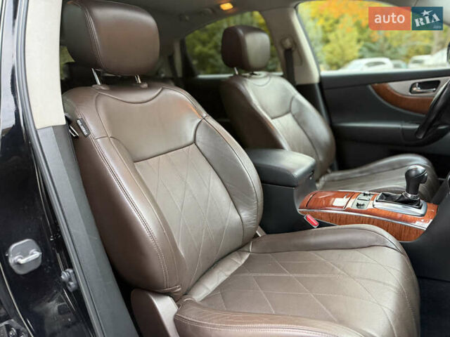 Черный Инфинити QX70, объемом двигателя 3.7 л и пробегом 141 тыс. км за 21500 $, фото 49 на Automoto.ua