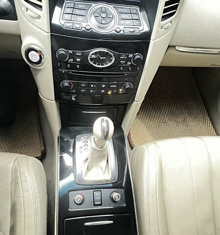 Черный Инфинити QX70, объемом двигателя 3.7 л и пробегом 194 тыс. км за 14900 $, фото 21 на Automoto.ua