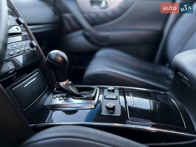 Черный Инфинити QX70, объемом двигателя 3.7 л и пробегом 128 тыс. км за 26500 $, фото 27 на Automoto.ua