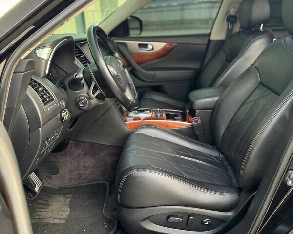 Черный Инфинити QX70, объемом двигателя 2.99 л и пробегом 160 тыс. км за 19500 $, фото 26 на Automoto.ua