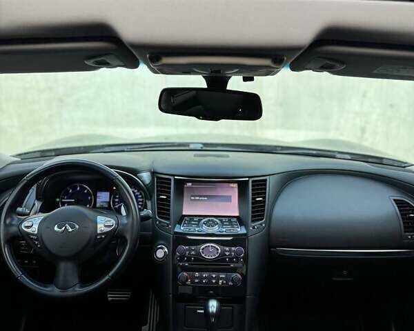 Черный Инфинити QX70, объемом двигателя 2.99 л и пробегом 160 тыс. км за 19500 $, фото 17 на Automoto.ua
