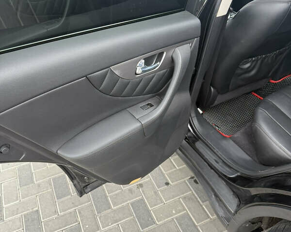 Чорний Інфініті QX70, об'ємом двигуна 3.7 л та пробігом 150 тис. км за 20300 $, фото 11 на Automoto.ua