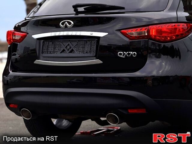 Черный Инфинити QX70, объемом двигателя 37 л и пробегом 130 тыс. км за 19700 $, фото 8 на Automoto.ua