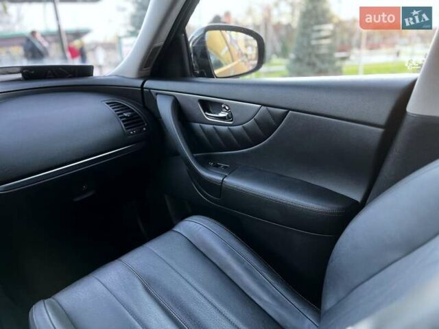 Черный Инфинити QX70, объемом двигателя 3.7 л и пробегом 128 тыс. км за 26500 $, фото 25 на Automoto.ua