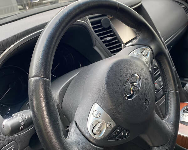 Черный Инфинити QX70, объемом двигателя 2.99 л и пробегом 84 тыс. км за 27900 $, фото 7 на Automoto.ua