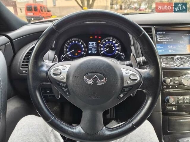 Черный Инфинити QX70, объемом двигателя 3.7 л и пробегом 93 тыс. км за 18900 $, фото 13 на Automoto.ua