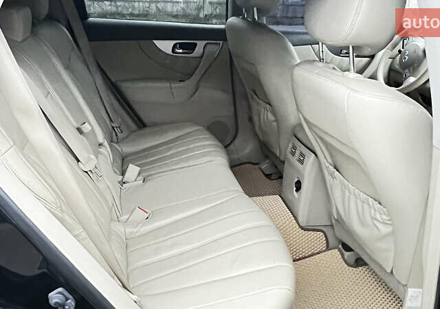 Черный Инфинити QX70, объемом двигателя 3.7 л и пробегом 194 тыс. км за 14900 $, фото 17 на Automoto.ua