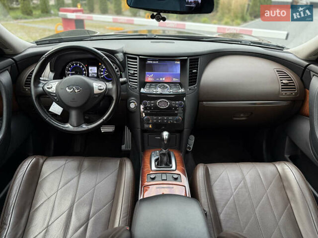 Черный Инфинити QX70, объемом двигателя 3.7 л и пробегом 141 тыс. км за 21500 $, фото 42 на Automoto.ua